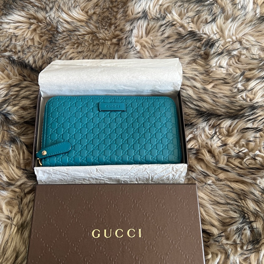 Gucci mini G wallet.